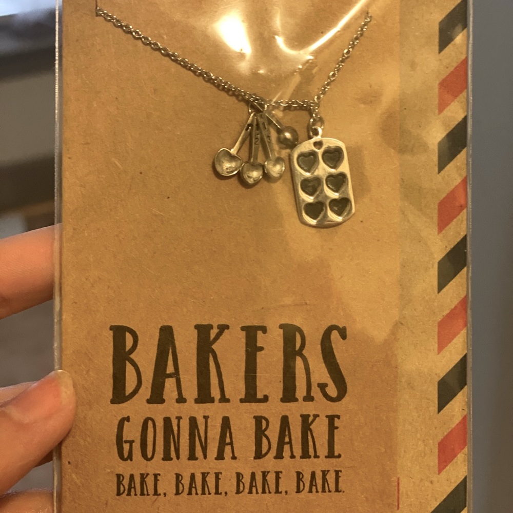 Baking necklace